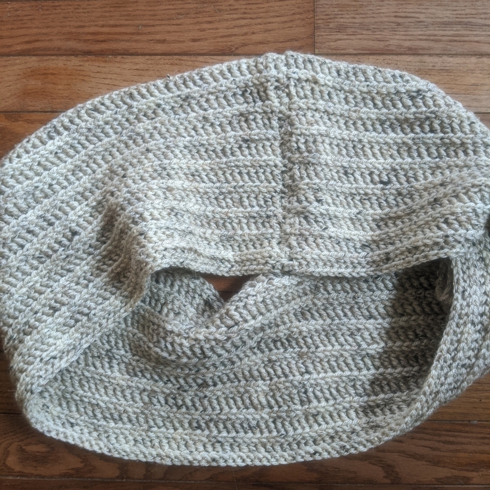 Hand-Knit Infinity Scarf Neutral Fleck - Picture 2 of 5
